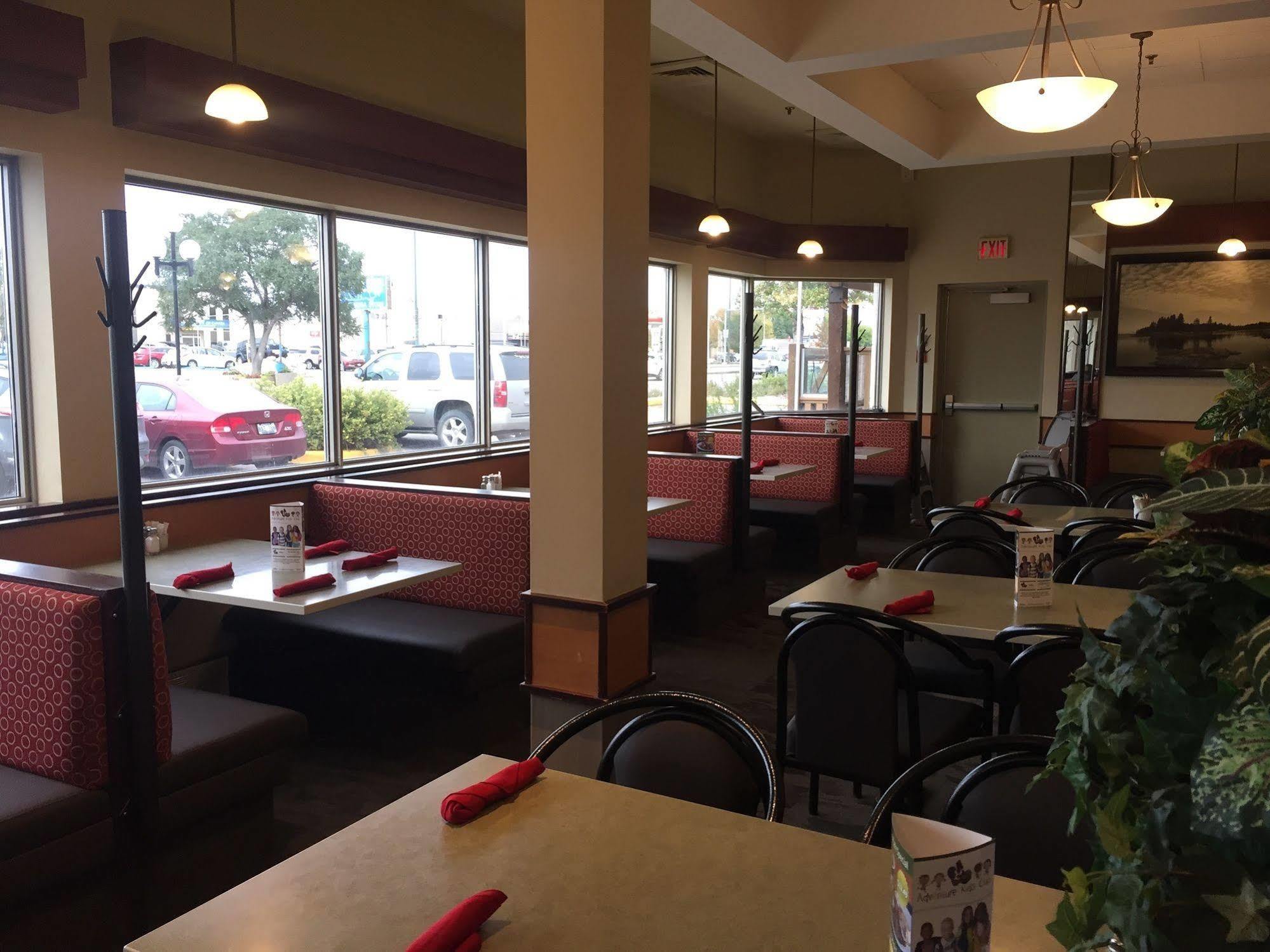 Canad Inns Destination Centre Transcona 温尼伯 外观 照片